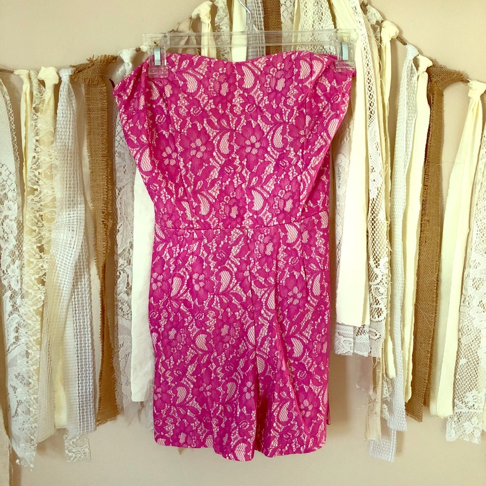Pink lace romper. Sweetheart neck